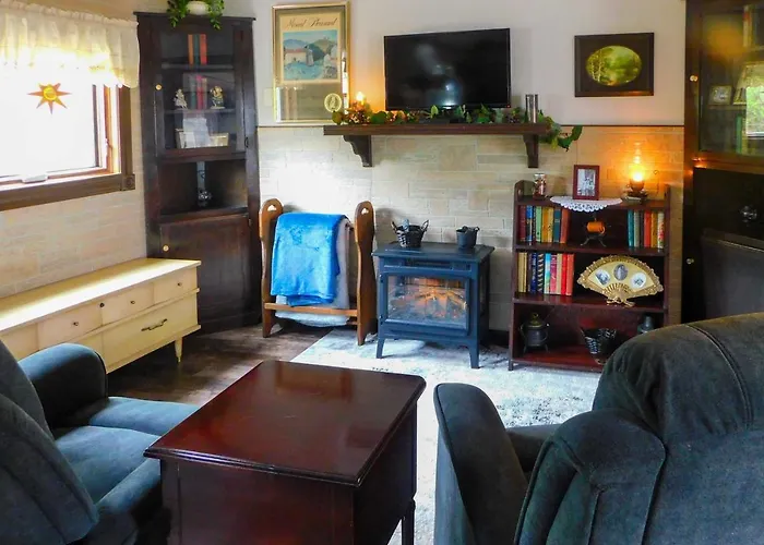 Lovely Couples Escape On Mississippi River!