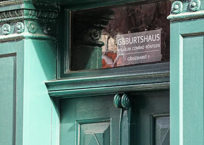 #111 - Lux-Flat Lennep - Altstadt - Netflix & Amazon Prime - Felswand