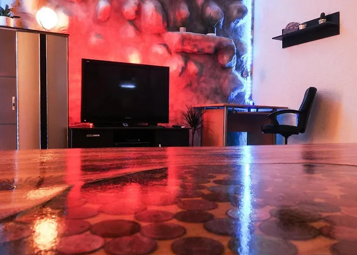 #111 - Lux-Flat Lennep - Altstadt - Netflix & Amazon Prime - Felswand