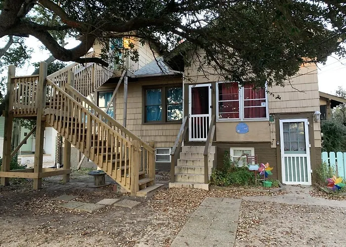 Rustic Rooftop Delight - Bay Front Apts