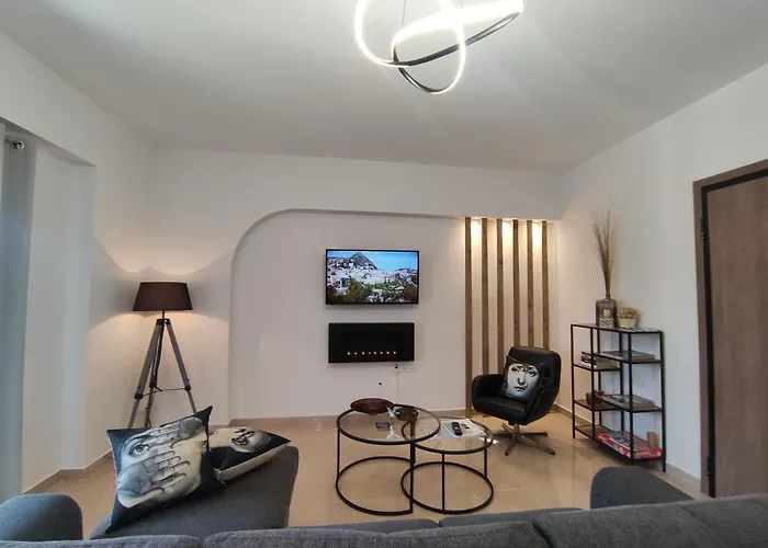 Grey Swan - Modern & Stylish Apartment With Private Parking
