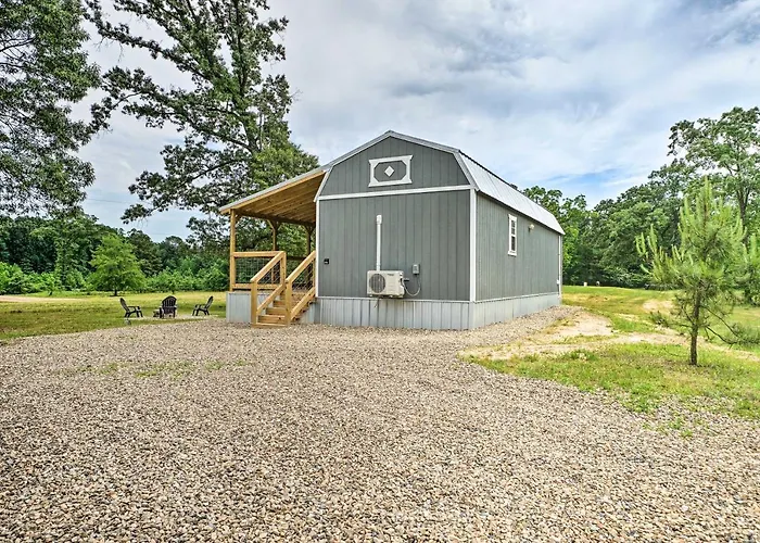 Broken Bow Cabin On 15 Acres W/ Stocked Fish Pond!