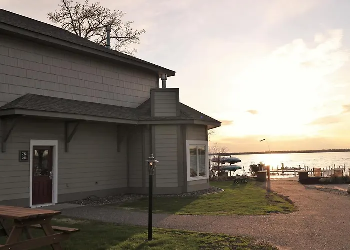 Bay Colony 774 - Upper