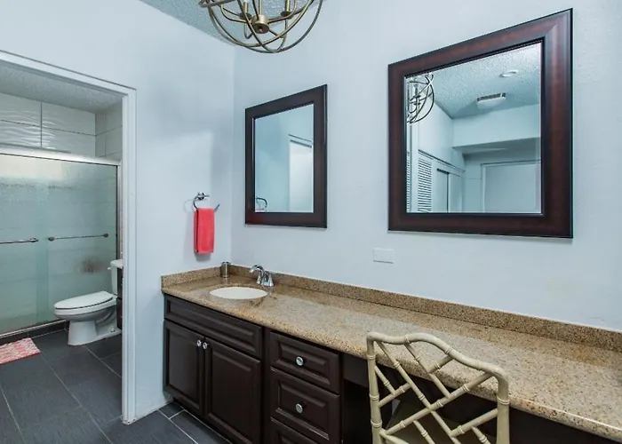 Dramatic Views From This Spacious 1Bd 1Bth