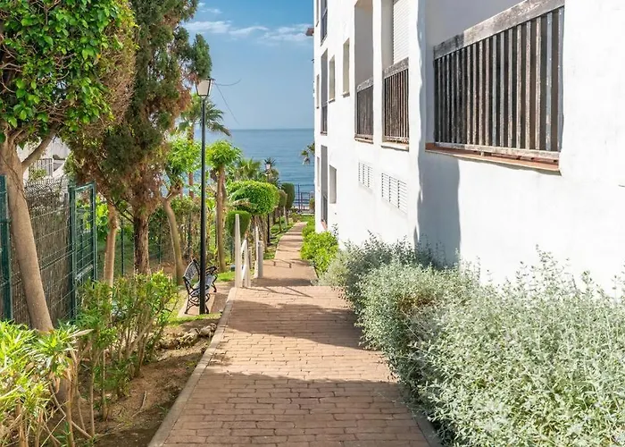 Beachfront Sea View In Cozy 1Br With Pool And Garage