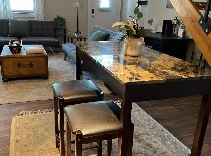 Uptown Townhouse Studio Apartment -Wifi-10 Min Walk To Spectrum Center