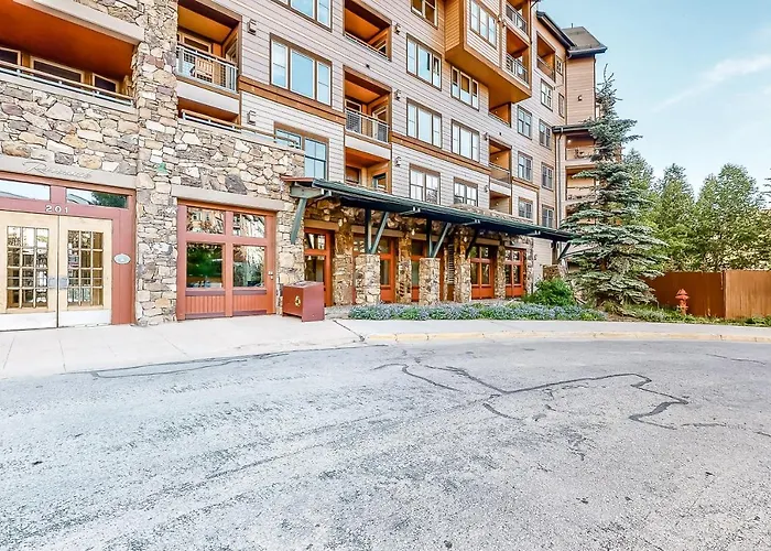 Zephyr Mountain Ski-In Ski-Out Condo
