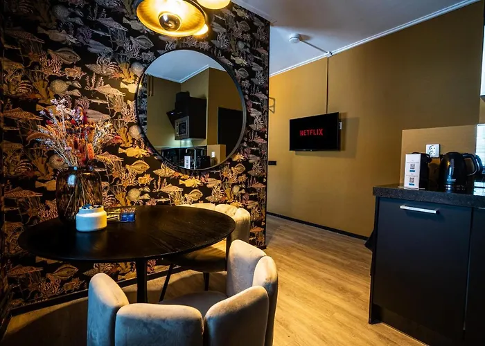 Cosy Aquarium For A Couple Or Friends
