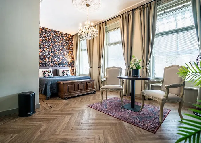 The Hogg House - A City Delight For Two