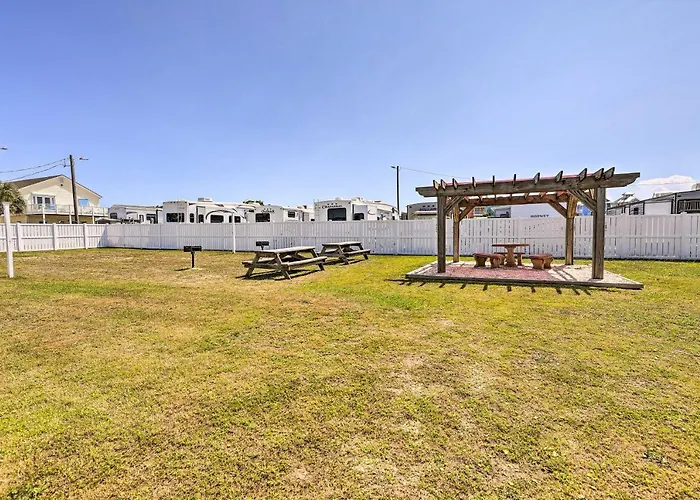 Atlantic Beach Studio W/ Community Pool!