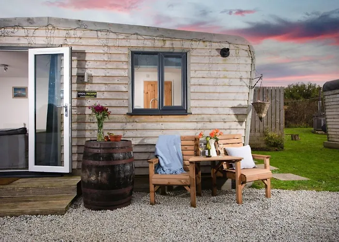 Wheal Prosper- Beautifully Fitted Wooden Lodge Helston Cornwall