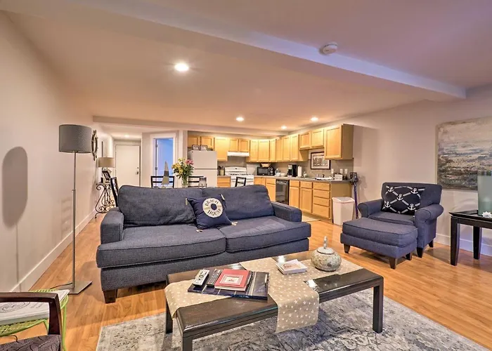 Cute Grand Haven Apartment: Walk Downtown Streets!