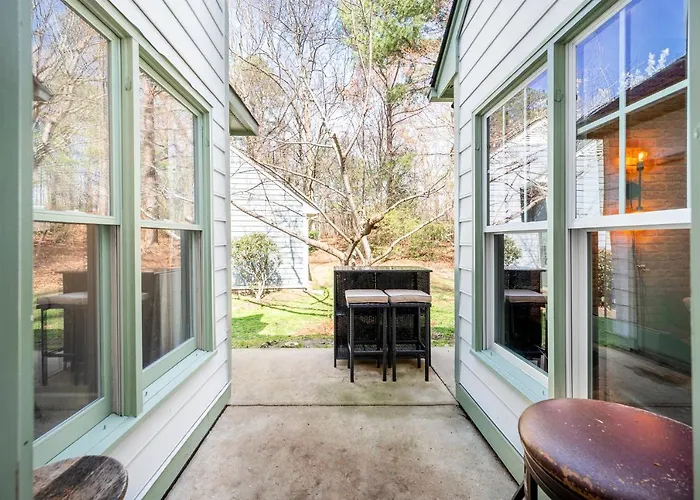 Cozy Industrial Kildaire Farms Home- Near Downtown
