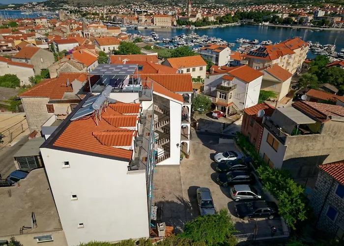 Apartments & Rooms Zaja