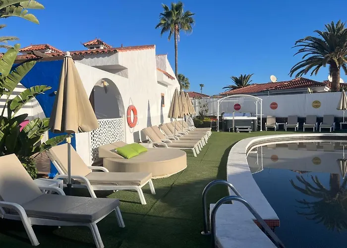 Hotel: Rainbow Golf Bungalows, Gay Men-Only Resort