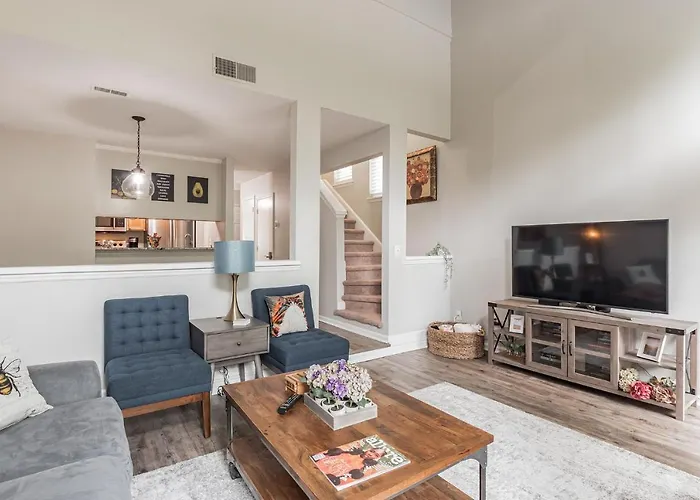 Modern Cozy Townhome