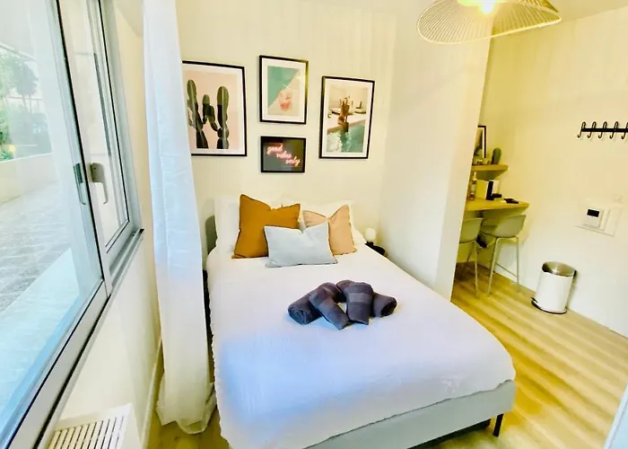 New Designer Studio Next To Casino Square With Ac & Internet