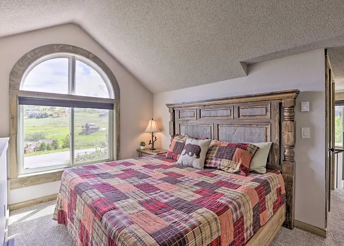 Updated Studio Loft In Granby: Epic Mountain Views