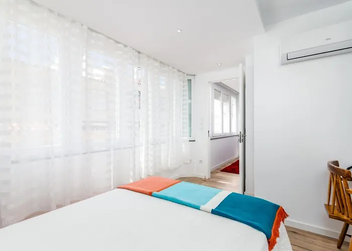 T2 Tiles Apartment Estoril