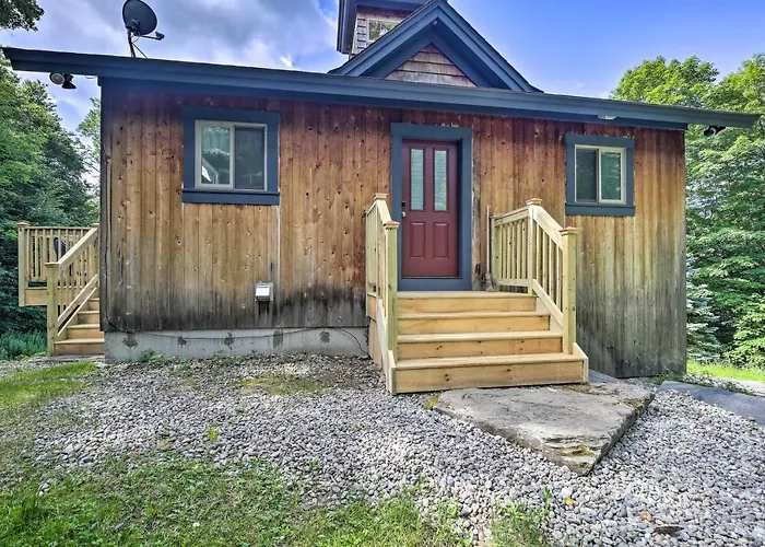 Airy & Bright Hideaway Near Smugglers' Notch!