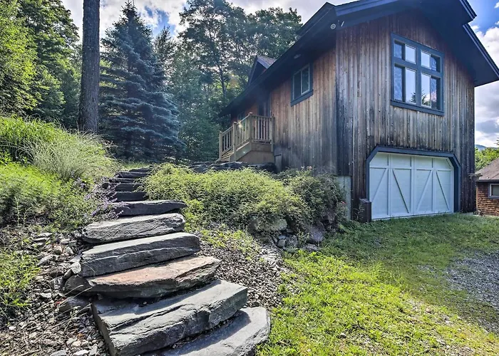 Airy & Bright Hideaway Near Smugglers' Notch!