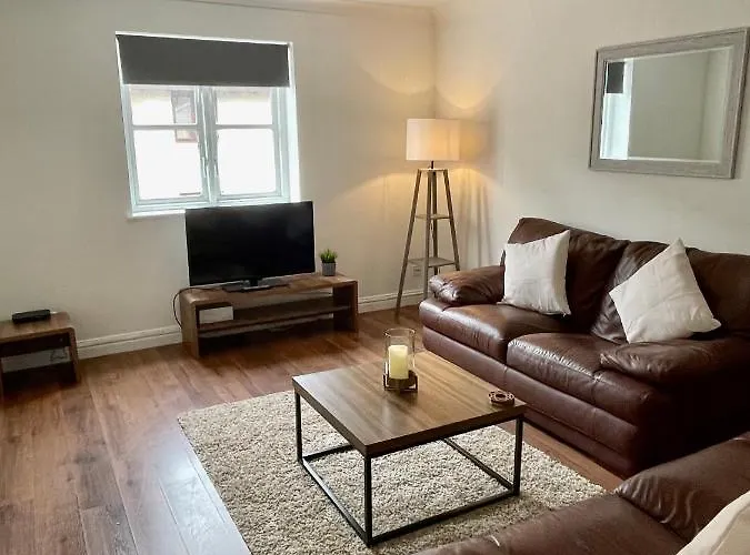 Modern 2 Bedroom Apartment Near Glasgow Airport
