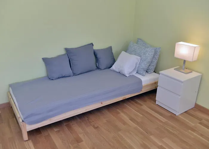 Affordable And Newly Renovated 1-Bedroom Apartment