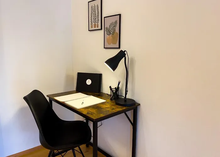 Kuelhome - Stylische Zentrale Wohnung Mit Kueche Und Parkplatz In Seitenstraße
