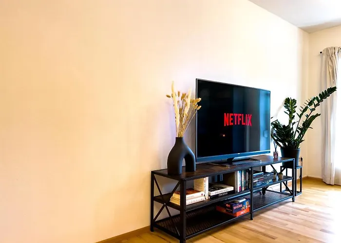 Kuelhome - Stylische Zentrale Wohnung Mit Kueche Und Parkplatz In Seitenstraße