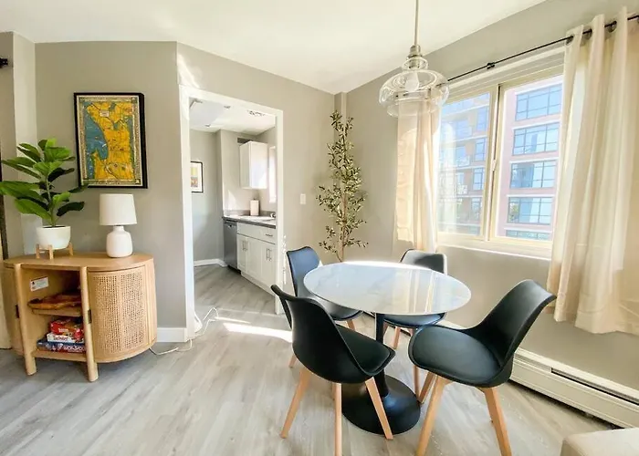 2Br Downtown Convention Center Near Attractions