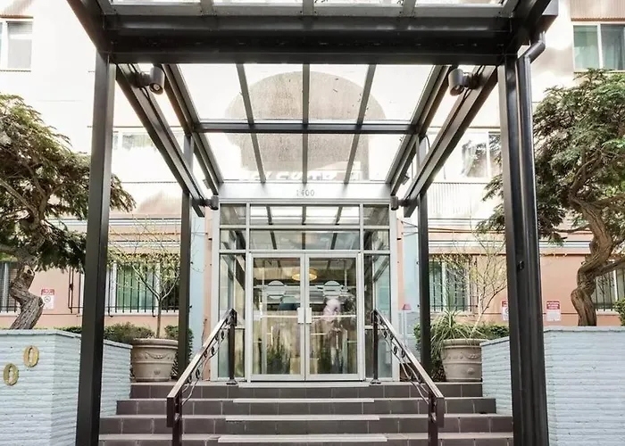 2Br Downtown Convention Center Near Attractions