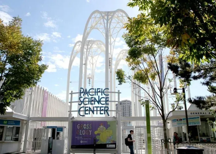 2Br Downtown Convention Center Near Attractions