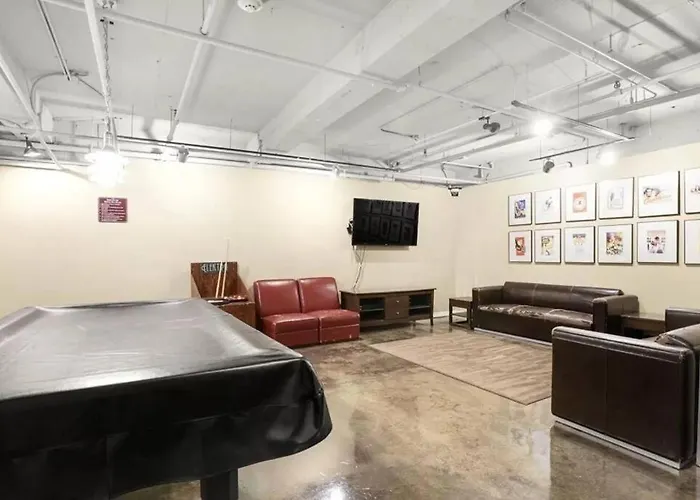 2Br Downtown Convention Center Near Attractions