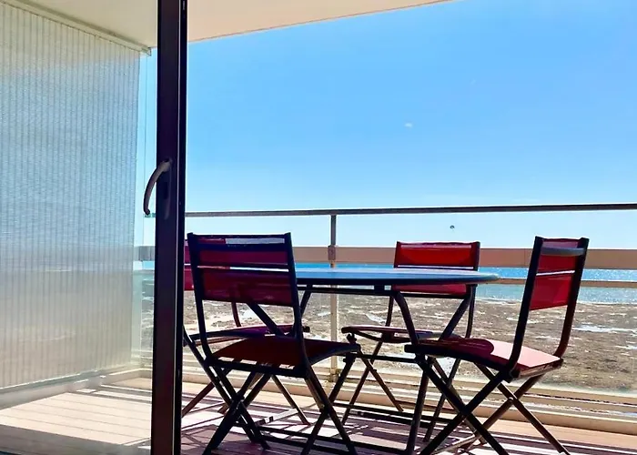 Large Studio Direct Access To The Beach