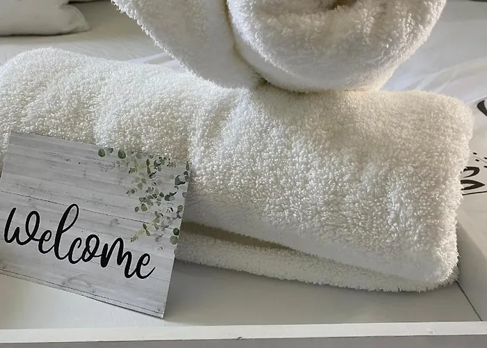 Cozy, Upstairs Apartment Pets Welcome With Fee Family Friendly Close To Everything