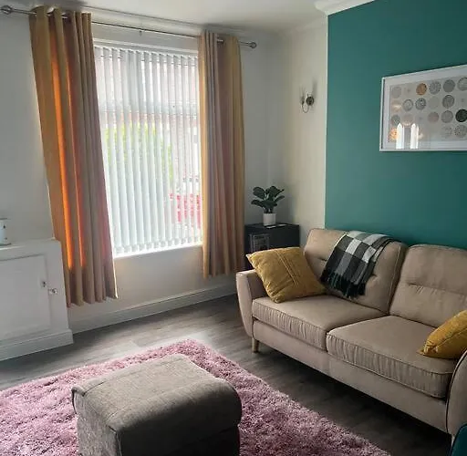 Comfortably Furnished 2 Bedroom Home In Bolton