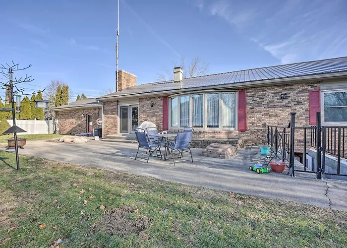 Lovely 3- Bedroom Apartment With Street Parking.