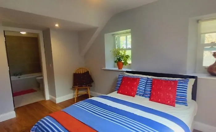 Dingle Woodland Cottage