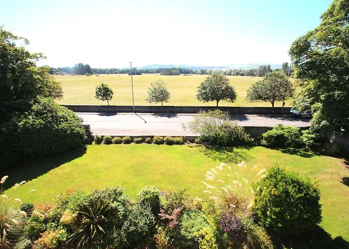 Beautiful Traditional Apartment Close To Beach & Golf, Stunning Views & Free Off-Street Parking