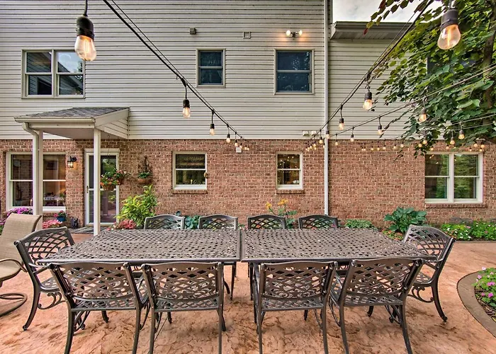 Charming Apartment W/ Yard & Beautiful Gardens!