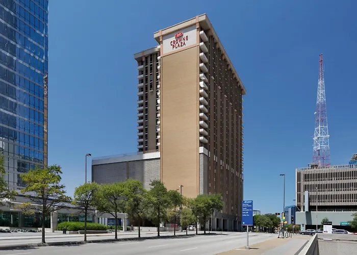 Hotel with Tennis: Crowne Plaza Dallas Downtown By Ihg