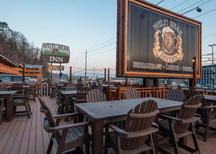 Motel: Wild Bear Inn