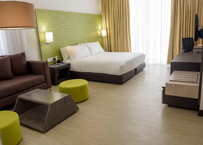 Spa Hotels Resorts Holiday Inn Express - Cartagena Bocagrande By Ihg