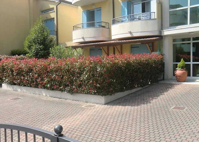 Residence Elisa Piano Terra Con Giardino E Posto Auto