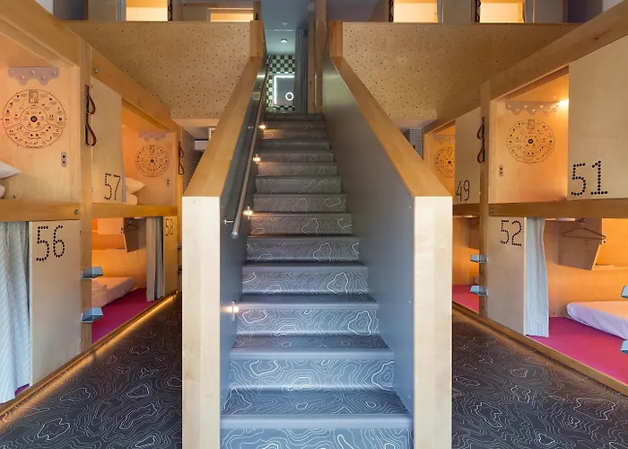 Hotel near College: Pangea Pod Hotel (Adults Only)