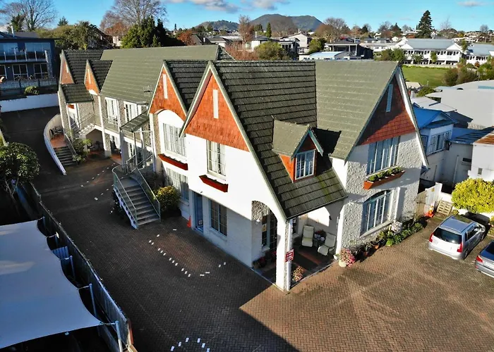 Hotel: Colonial Lodge Motel
