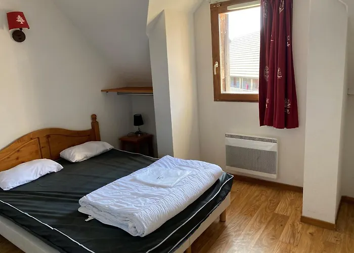 Bois de la Reine Apartments: Versatile Accommodations for 4-8 Guests