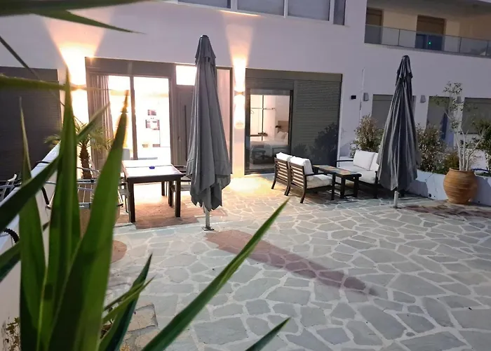 Courtyard Luxury Suites “ Apostolos”
