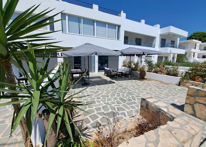 Courtyard Luxury Suites “ Apostolos”