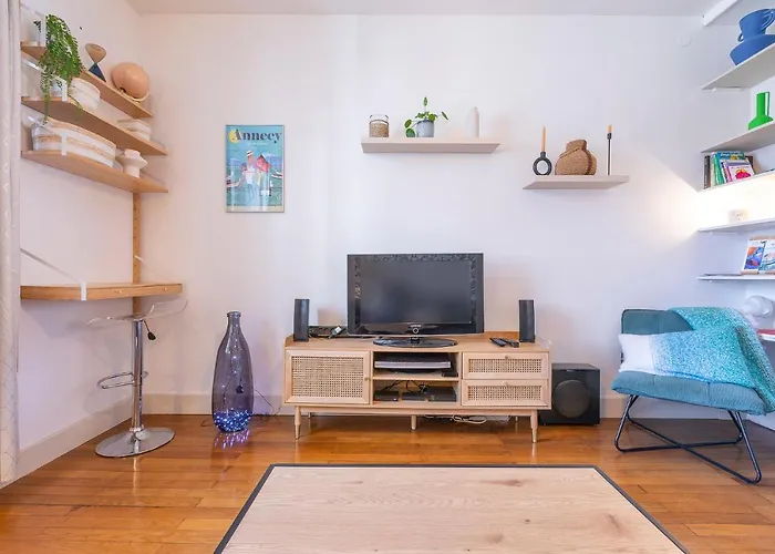 Apt 2-4 pers, charme de l'ancien, calme, vélos, Annecy centre